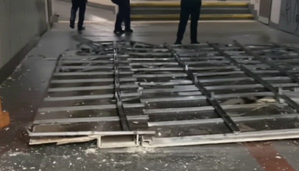У Києві: обвал стелі на станції метро "Теремки". 1