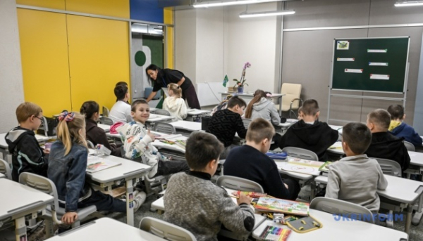 У Києві близько 110 тисяч учнів повернулись до відвідування шкіл. 7