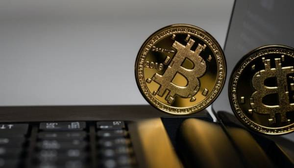 Біткойн знову впав нижче 65 тисяч доларів за місяць,…