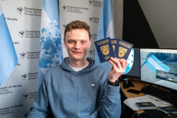 Головна 74 Британець, який став «президентом» власної країни, відкрив посольство