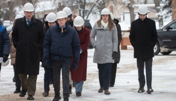 Американські сенатори навідались на київську ТЕЦ, уражену вогнем.