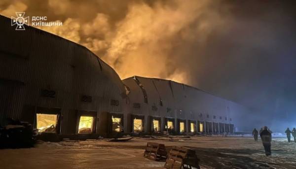 У Яготині: російський удар зруйнував склад “Рошен”.