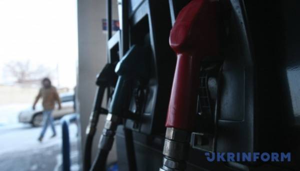 Бензин і дизель: вартість на українських заправках 11 лютого 16
