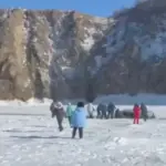 Головна 50 Момент падіння автобуса у найглибше озеро світу: загинуло семеро туристів