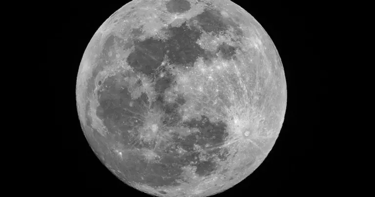 Місяць стискається далі: дослідники виявили тисячі свіжих тріщин 12