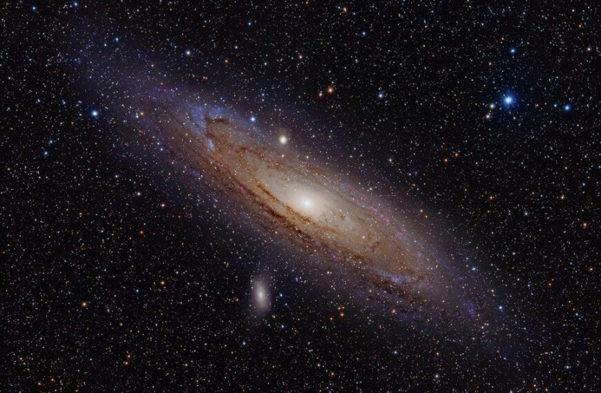 Згасла найблискучіша зоря Андромеди: формування чорної діри в сусідній галактиці.