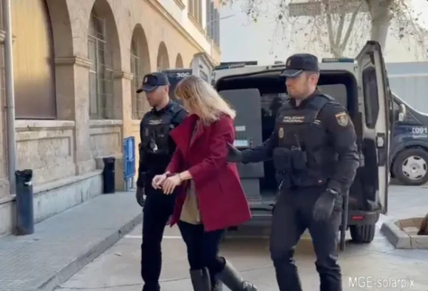 Головна 68 Британського інфлюенсера заарештували за «спробу вбити чоловіка отруєним вином»