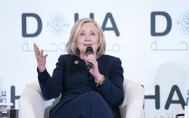 “Це соромно”. Клінтон дорікнула Трампу через Україну.