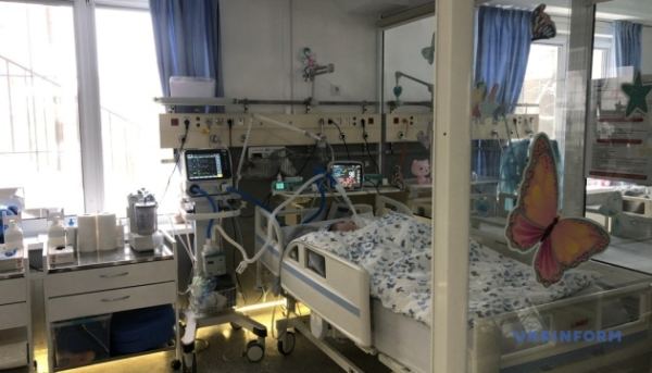 У Чернівцях рятують чотирирічного хлопчика з Миколаєва, пораненого внаслідок російської атаки. 9