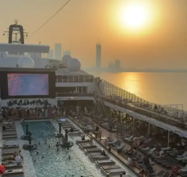 Головна 64 Пасажири круїзних лайнерів, що застрягли в зоні бойових дій, почали…