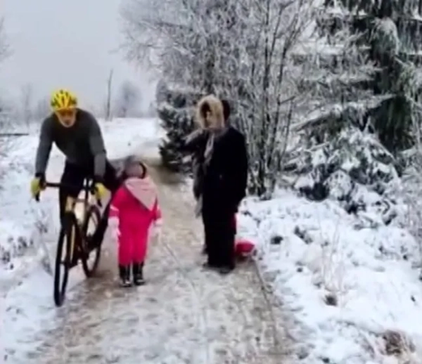 Велосипедиста, який збив коліном 5-річну дівчинку на доріжці, зобов'язали виплатити&hellip;