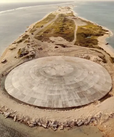 Головна 60 Побоювання, що величезне ядерне сховище, заховане під бетонним куполом, може…