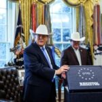 Головна 43 Трамп: Зеленський — не той, до кого слід звертатись за…