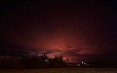 Потужні вибухи лунають у Ленінградській та Волгоградській областях — відеокадри 1 Потужні вибухи лунають у Ленінградській та Волгоградській областях — відеокадри 1