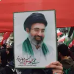 Головна 39 Нового верховного лідера Ірану «таємно доставили до Росії» для операції,…