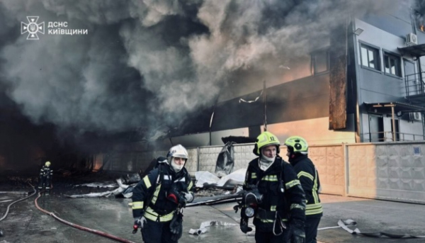 Головна 49 Київщина: велика пожежа на складах (5500 м²) – ймовірний дим у Києві