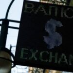 Курс валют: гривня зміцнюється щодо долара та євро на 26&hellip;