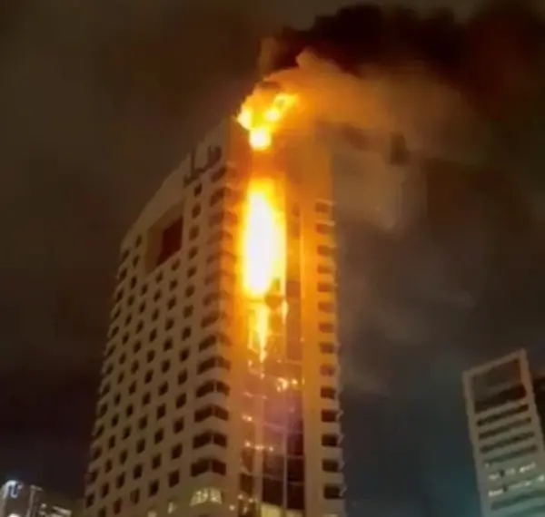 Величезна пожежа охопила хмарочос у Кувейті після обстрілу дроном