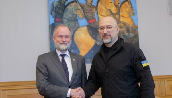 Прем'єр-міністр і шведський посол обговорили поглиблення енергетичної взаємодії. 15 Прем'єр-міністр і шведський посол обговорили поглиблення енергетичної взаємодії. 15