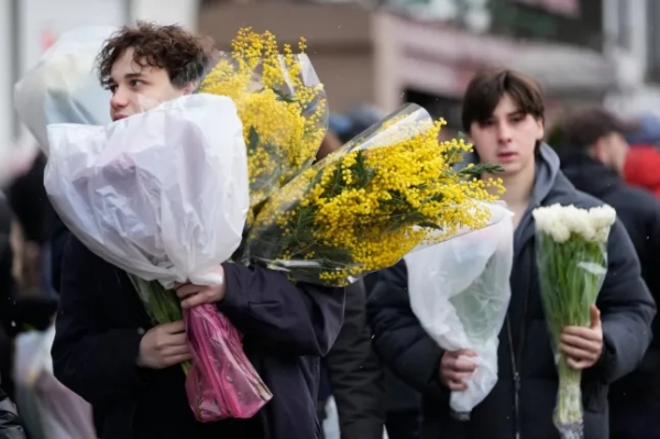 Російський депутат закликав чоловіків «відзначити Міжнародний жіночий день, завагітнівши жінок» 15