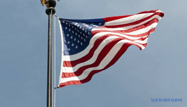 Америка послаблює нафтові обмеження Венесуели.