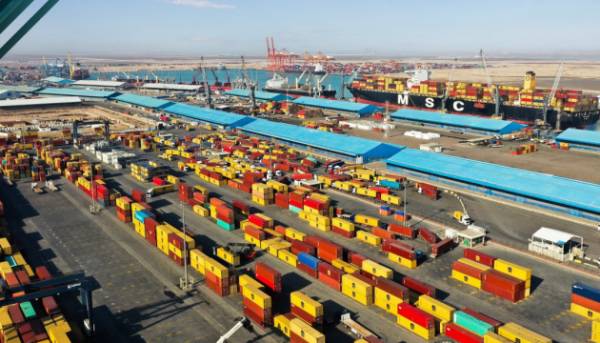 Ірак зупинив діяльність на нафтових терміналах через іранський напад на танкери. 1