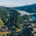 Буковельський готель: викрито схему “відмивання” 2 млн доларів колишнім митником.