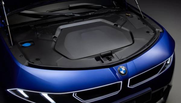 BMW показала електромобіль з автономністю до 900 км.