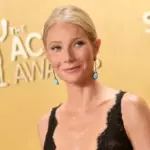 Головна 53 Гвінет Пелтроу потрапила в незручне становище з одягом на першій…