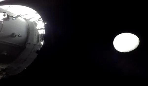 Екіпаж “Артеміди II” “у сльозах”, оскільки вони подорожують далі від&hellip;