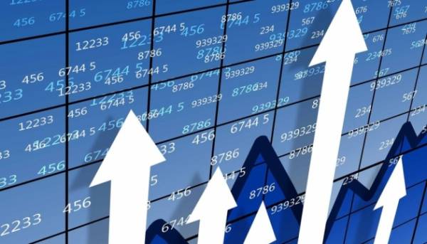 Щоб врятувати економіку, росіянам радять працювати подовжені зміни шість днів на тиждень. 1 Щоб врятувати економіку, росіянам радять працювати подовжені зміни шість днів на тиждень. 1