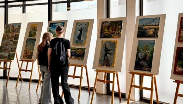 На станції київського метрополітену «Золоті Ворота» презентували експозицію, присвячену Дню міста.