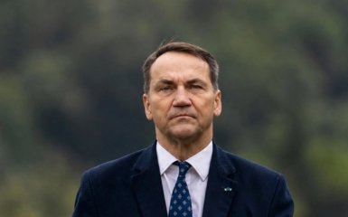 Сікорський зауважив натяки на те, що Росія готується до нової війни.