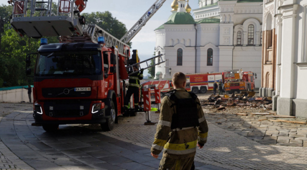 Масштабна атака на Україну: вогонь гасять у чотирьох місцях Києва та Харкова 19