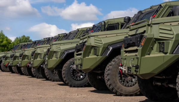 13 броньованих автомобілів для медиків прибули до України