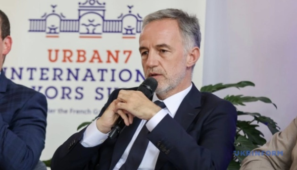 Керівник столиці Франції має намір приїхати до Києва.