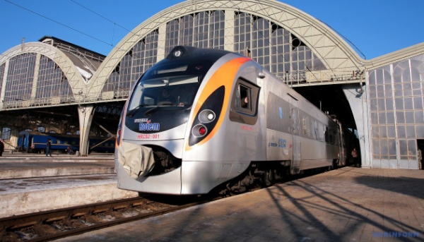 Укрзалізниця призначає додатковий поїзд до Львова