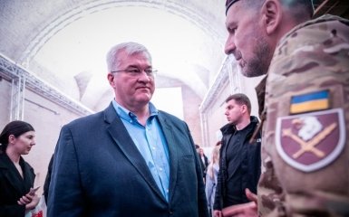 Сибіга публічно висловив догану Навроцькому, отримавши схвалення з Москви.
