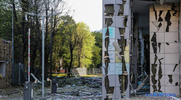 У столиці зросла кількість жертв російського удару до 30, четверо людей загинули. 40