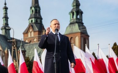 Колишній міністр закордонних справ Польщі оголосив про програш Навроцького у суперечці з Зеленським