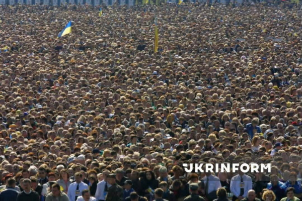 Українські віряни прийшли послухати і побачити Папу / Фото: Укрінформ