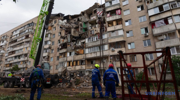 У столиці України, Києві, внаслідок російської атаки зросла кількість жертв до 19 осіб, 58 зазнали поранень. 13