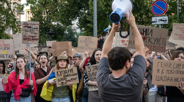 Протягом п'яти днів по всій Україні, зокрема в Києві, не припиняються акції протесту. 29