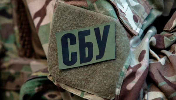 У Києві виявлено двох чоловіків, які налагодили роботу для армії РФ понад 70 терміналів Starlink.