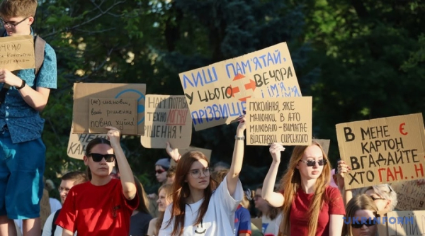 У столиці та інших населених пунктах четвертий день поспіль не вщухають демонстрації через звільнення Федорова 27