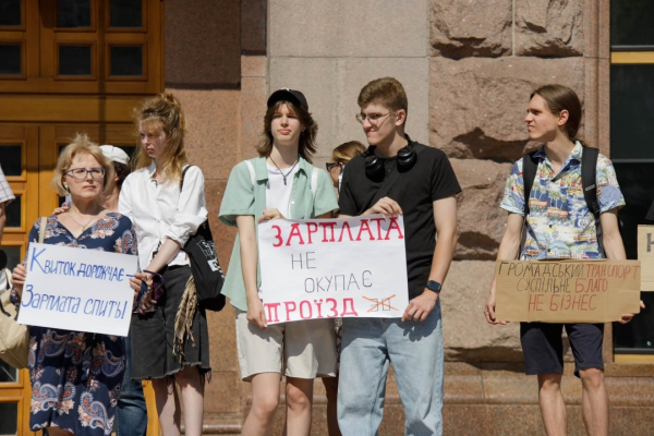 Акція «Збережемо доступний проїзд у Києві» під КМДА 14 липня 2026 року. Фото: Маріанна Котик, Укрінформ
