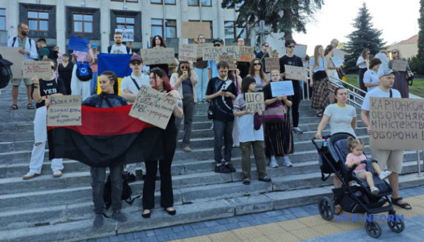 Київ та інші міста охопили протести проти звільнення Федорова. 8 / span class=