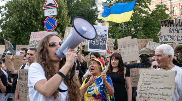 Протягом п'яти днів по всій Україні, зокрема в Києві, не припиняються акції протесту. 33