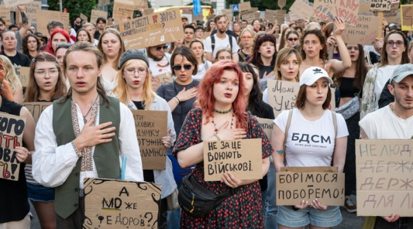 Протягом п'яти днів по всій Україні, зокрема в Києві, не припиняються акції протесту. 28