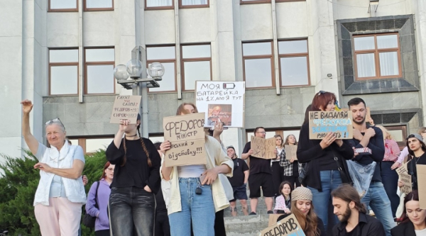 Шостий день поспіль у Києві та інших містах не вщухають протести. 10